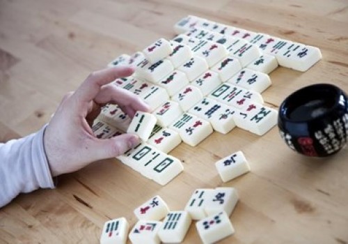 斗棋潜江麻将在舍牌时,必须目标明确